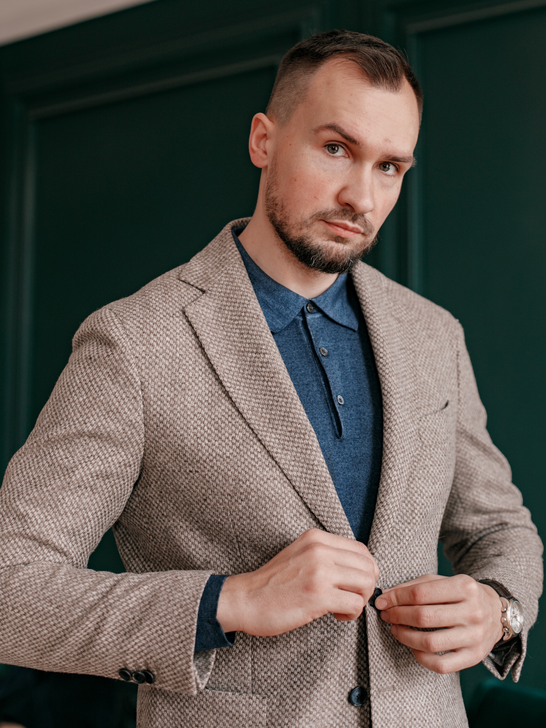 Дмитрий Толстяков — ведущий конференции